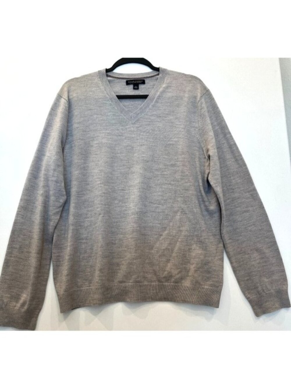 Banana Republic Men’s Extra Fine Merino Wool V-Neck Gray Sweater Large Preppy